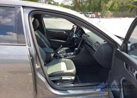 2018 Volkswagen Passat 3.6L V6 Gt из США, поврежденный, VIN 1VWJM7A33JC050284